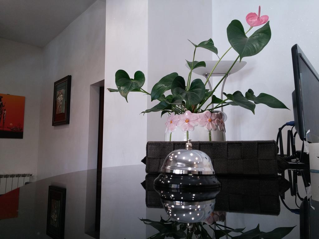 Hotel Le Rose Tivoli Terme Bagian luar foto