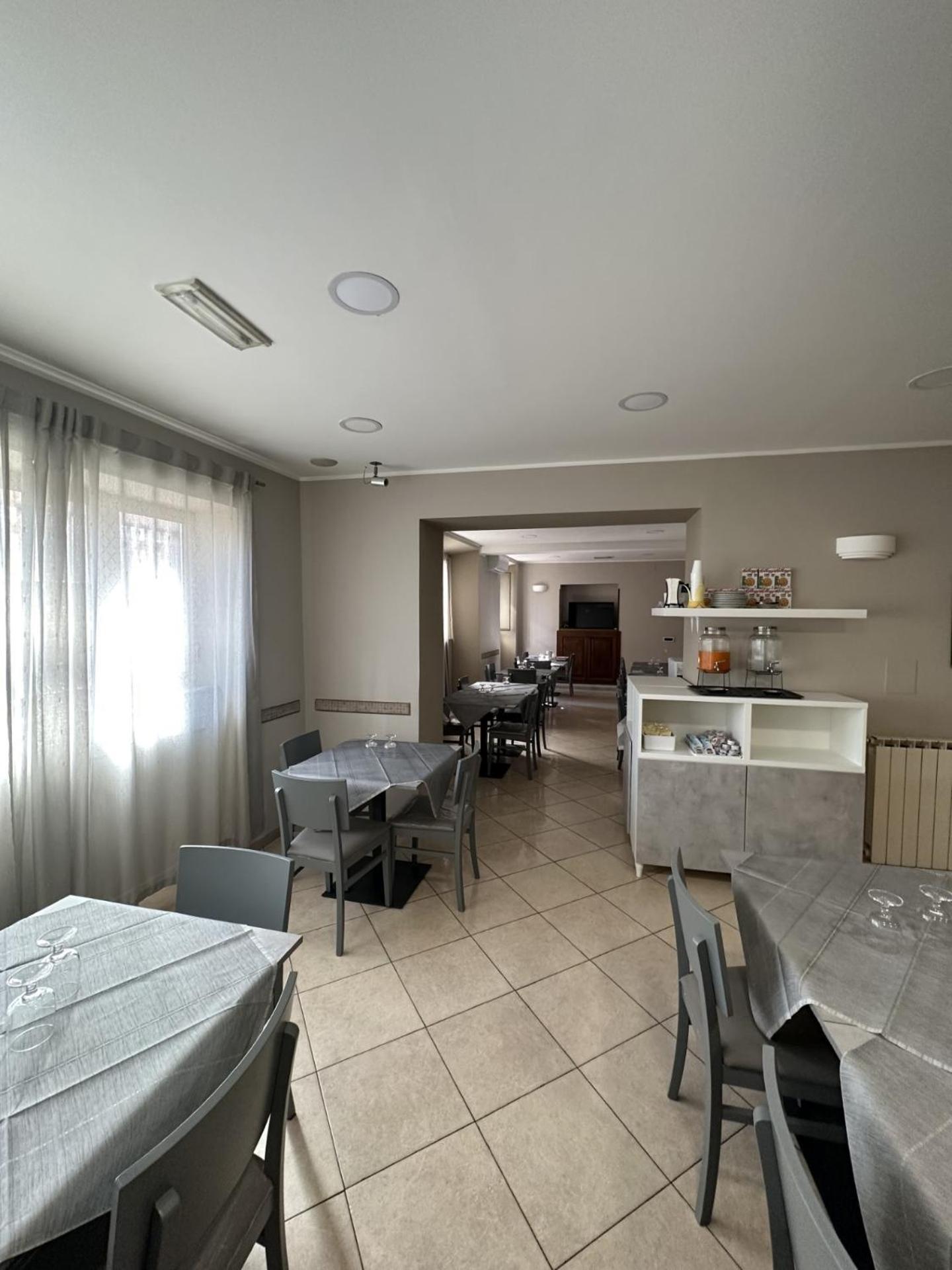 Hotel Le Rose Tivoli Terme Bagian luar foto